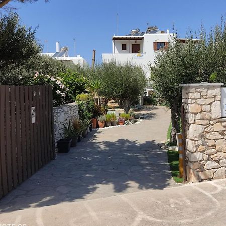 נאוסה Sunset Studios And Apartments For Adults Over 21 Only מראה חיצוני תמונה