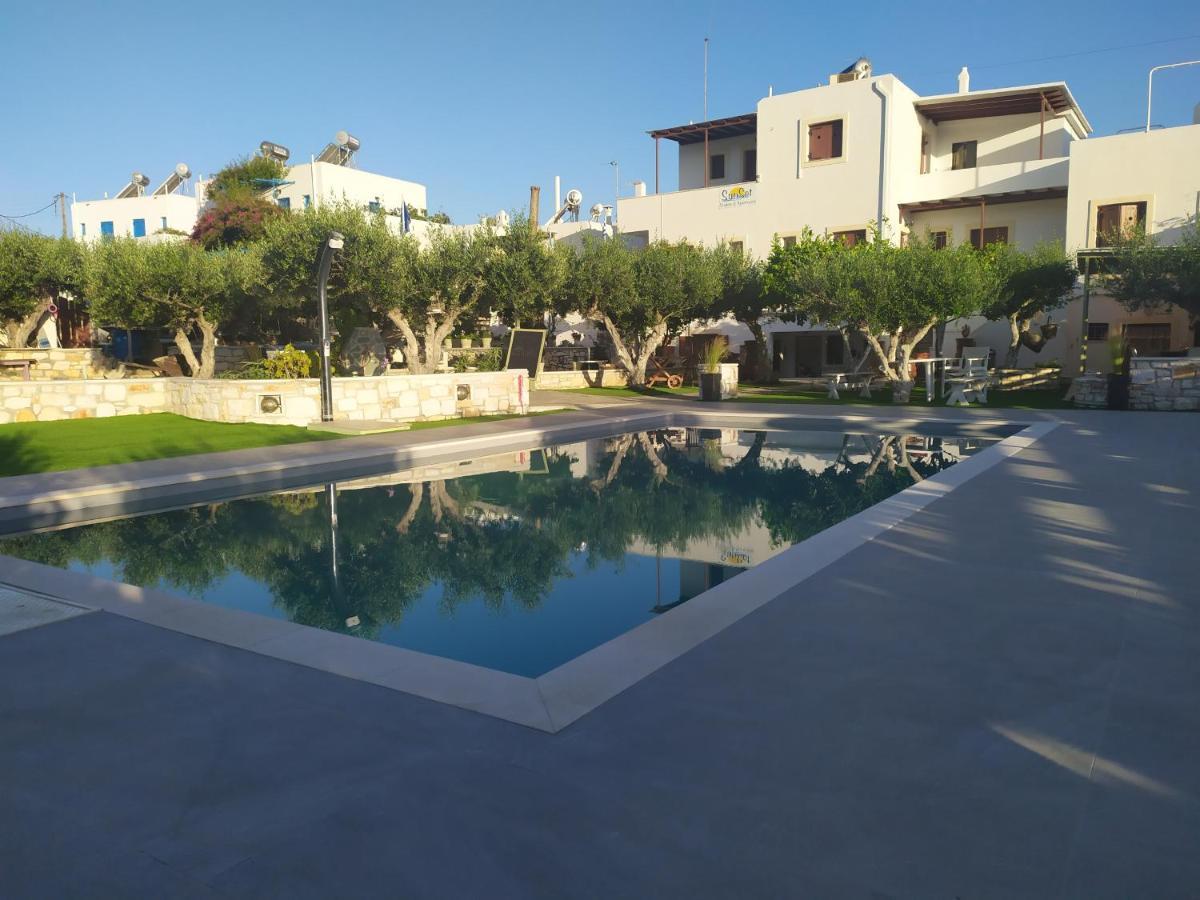 נאוסה Sunset Studios And Apartments For Adults Over 21 Only מראה חיצוני תמונה