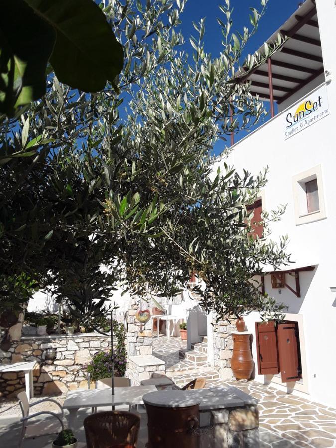 נאוסה Sunset Studios And Apartments For Adults Over 21 Only מראה חיצוני תמונה