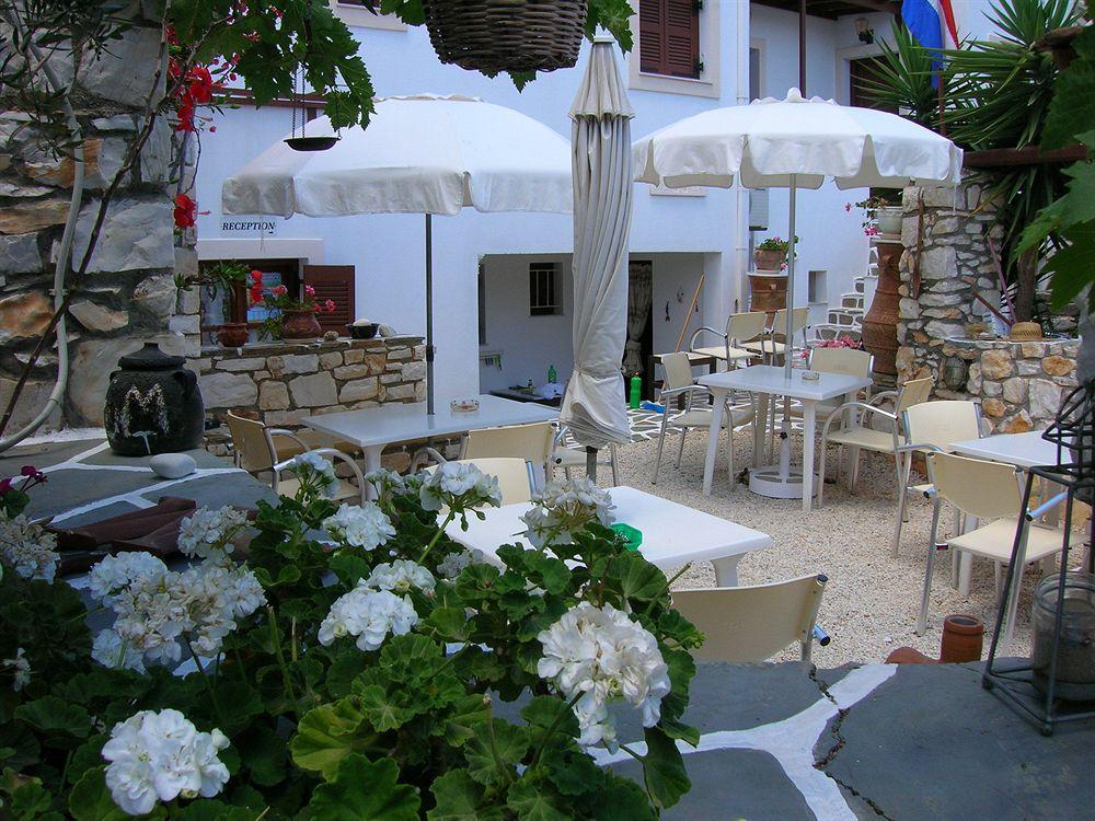 נאוסה Sunset Studios And Apartments For Adults Over 21 Only מראה חיצוני תמונה