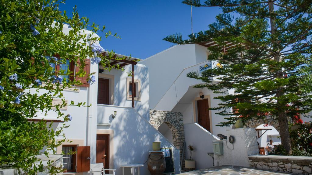 נאוסה Sunset Studios And Apartments For Adults Over 21 Only מראה חיצוני תמונה
