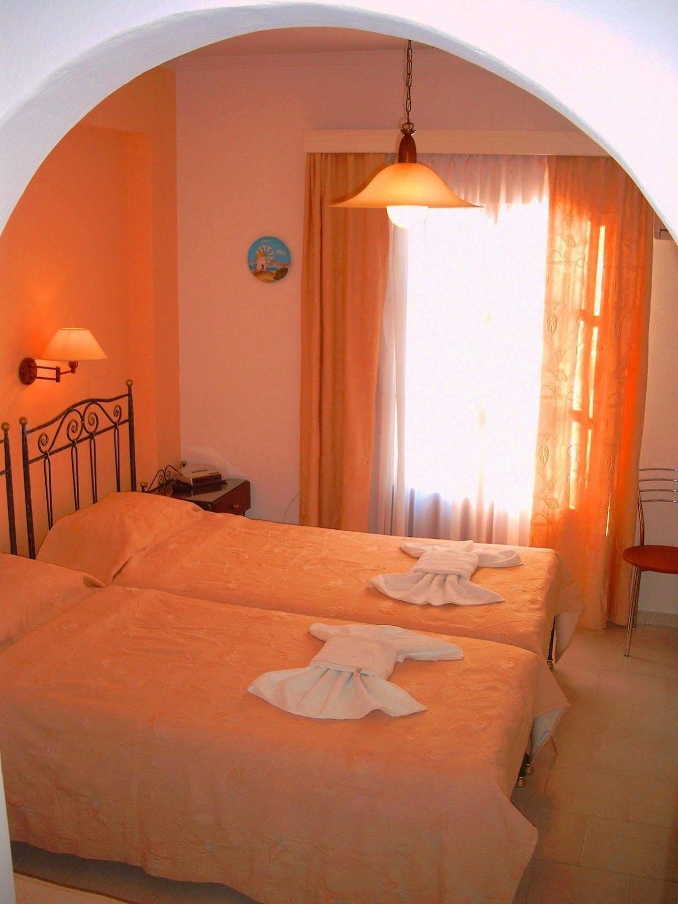 נאוסה Sunset Studios And Apartments For Adults Over 21 Only מראה חיצוני תמונה