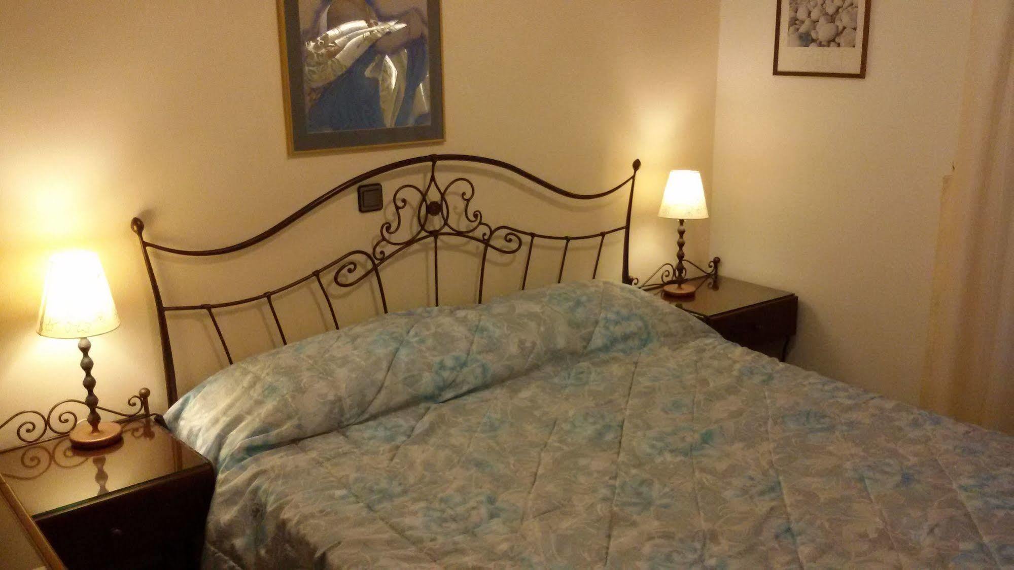 נאוסה Sunset Studios And Apartments For Adults Over 21 Only מראה חיצוני תמונה