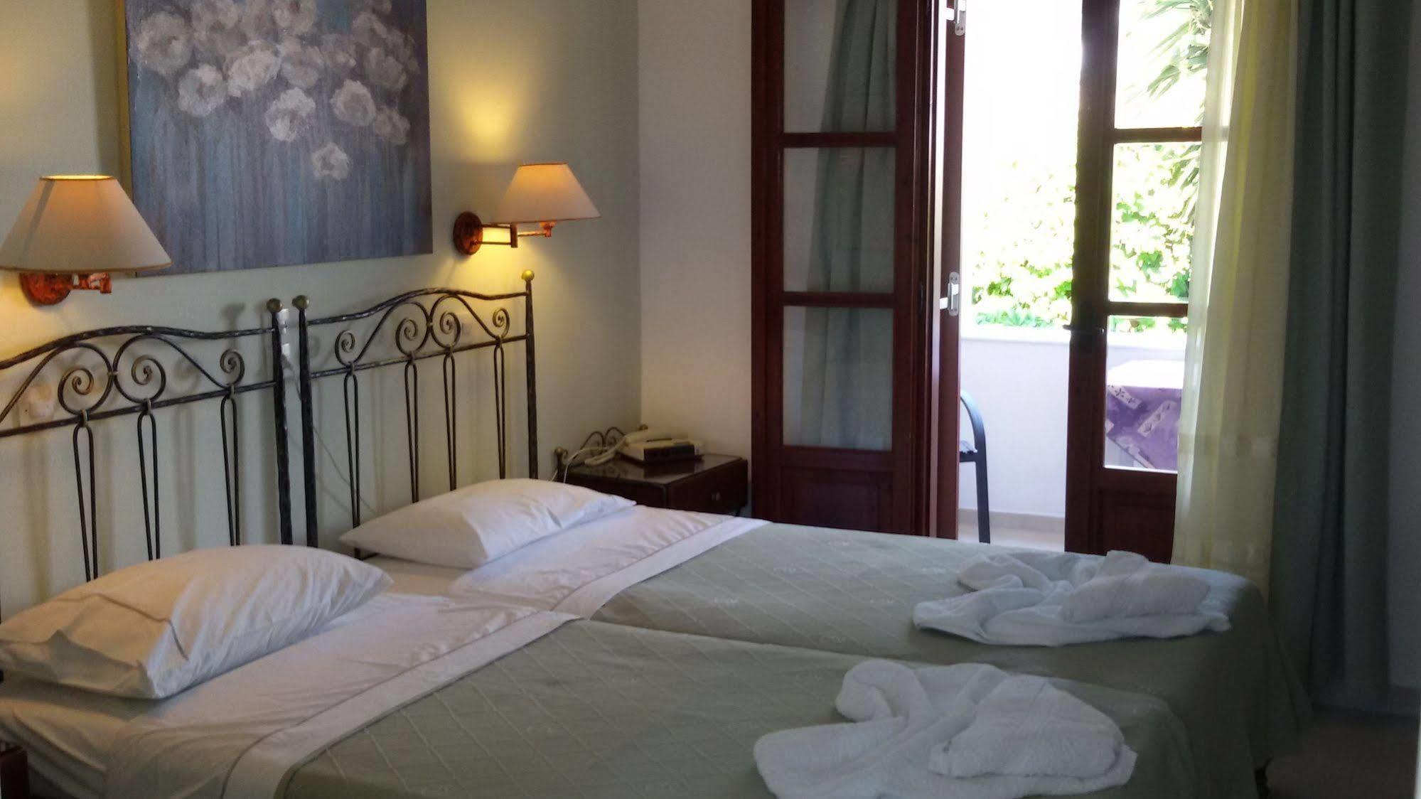 נאוסה Sunset Studios And Apartments For Adults Over 21 Only מראה חיצוני תמונה