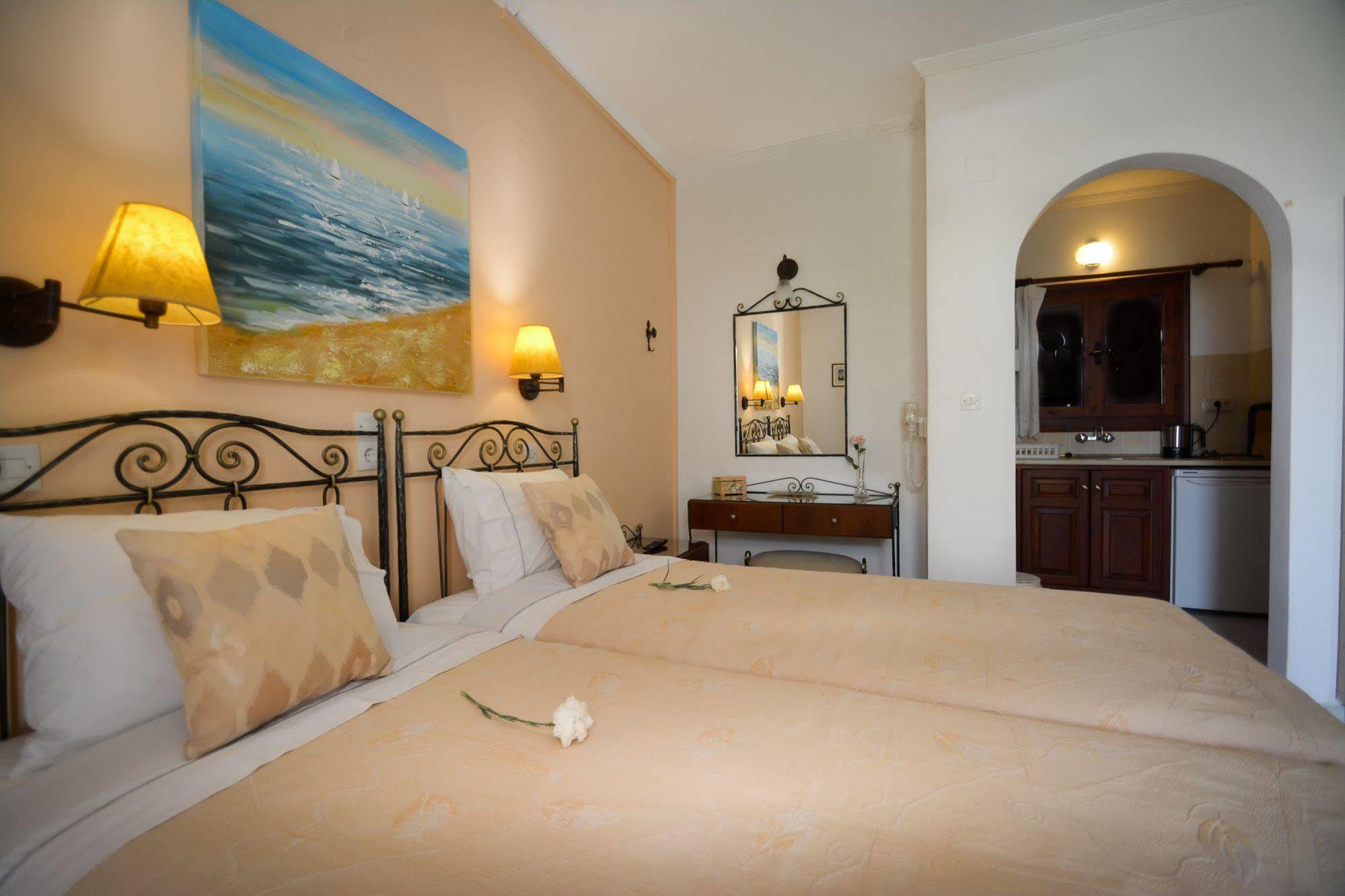 נאוסה Sunset Studios And Apartments For Adults Over 21 Only מראה חיצוני תמונה