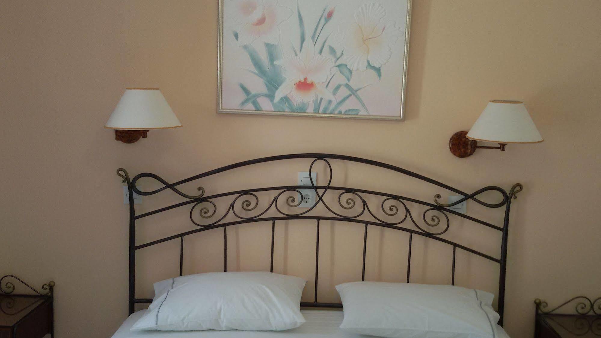 נאוסה Sunset Studios And Apartments For Adults Over 21 Only מראה חיצוני תמונה