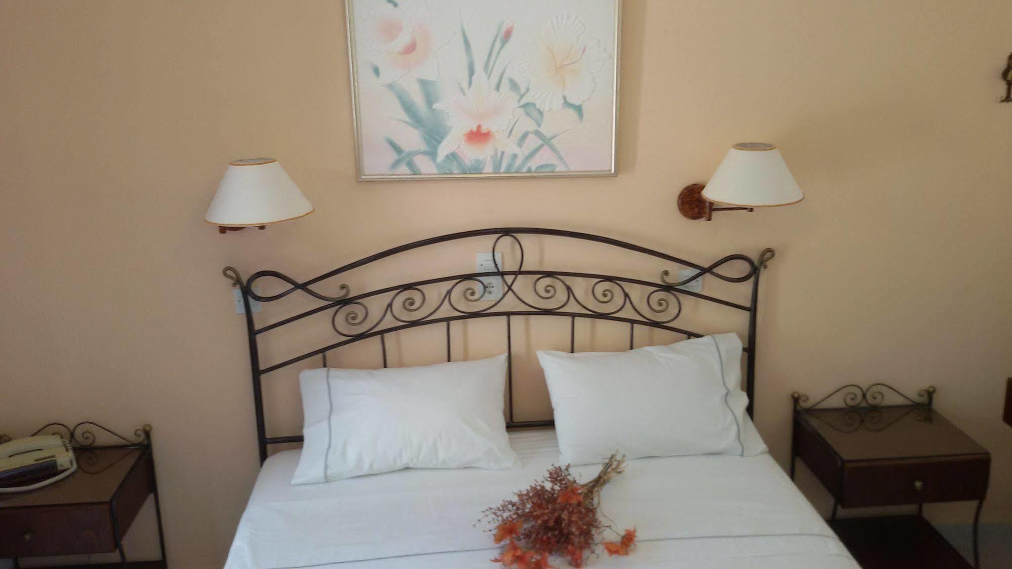 נאוסה Sunset Studios And Apartments For Adults Over 21 Only מראה חיצוני תמונה