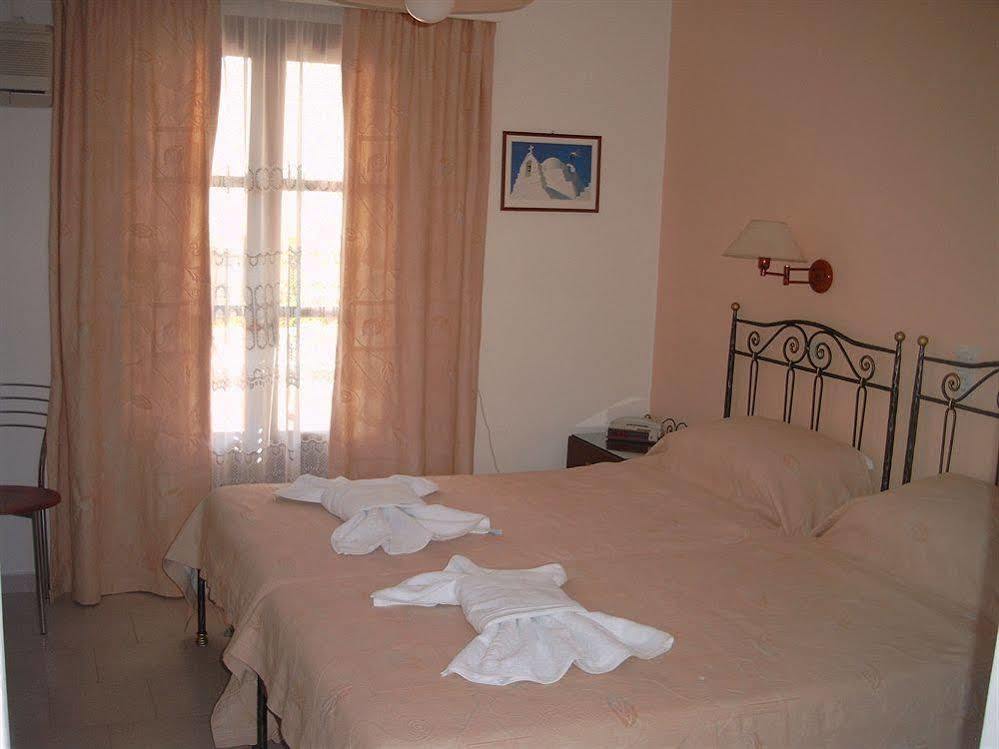 נאוסה Sunset Studios And Apartments For Adults Over 21 Only מראה חיצוני תמונה